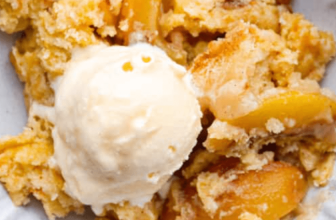 5-Ingrediënten Perzik Dump Cake |  De receptcriticus